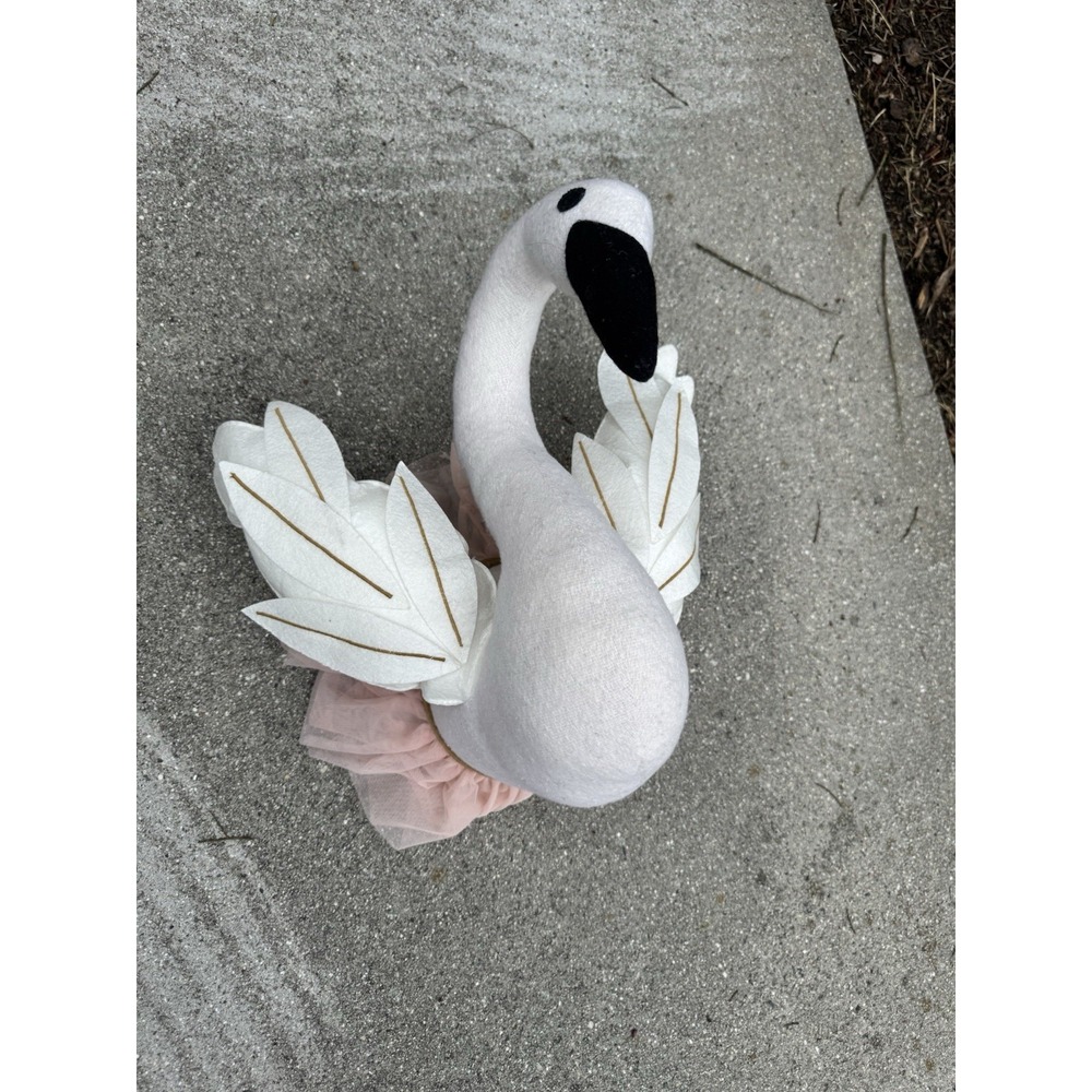 Target Pillowfort 3-D Swan Head Hanging Plush Room Decor Felt Pink Skirt